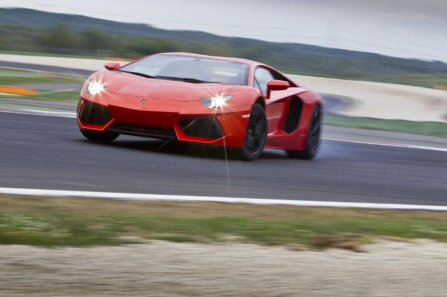  Lamborghini Aventador LP700-4 2011 года  (фото 23 из 204)